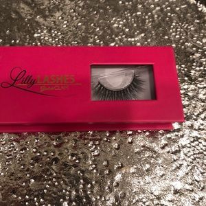 Lilly lashes in style Goddess